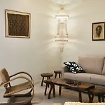 Oda ve Kahvaltı Eden Paris
