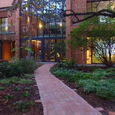 Eden Bed and Breakfast 4*