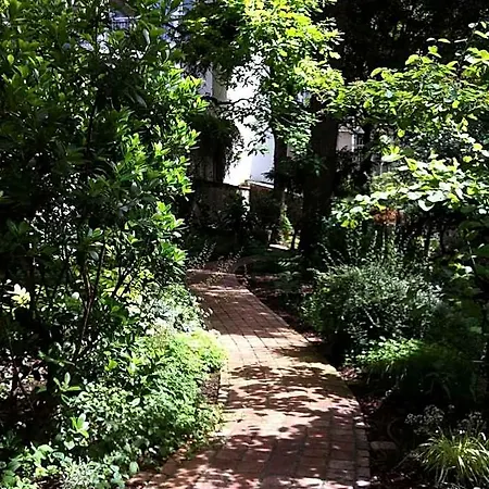 Bed & Breakfast Eden Paris