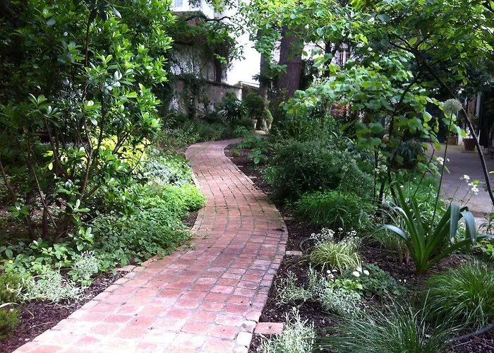 Bed & Breakfast Eden Paris